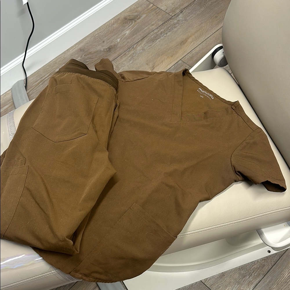 MANDALA like new Brown Scrub Set